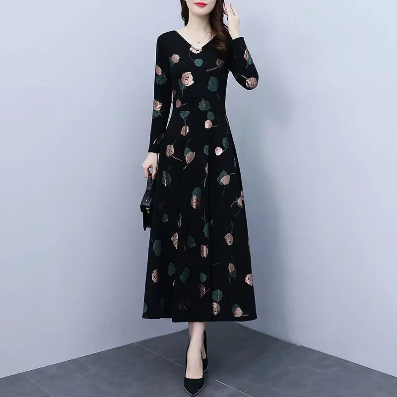 Printed Hot Stamping Dress New Spring And Autumn Long sleeved Slim Fit And Slimming Mom Fashion Print Dress Mother V-Neck Dress