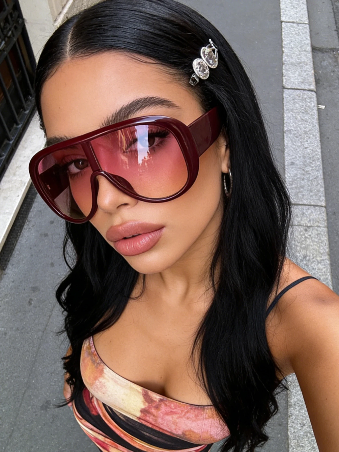 1Pc Minimalist Black Frame Integrated Sunglasses, Large Frame Design Enhances the Aura, Uv Protection, Vacation, Stylish Look