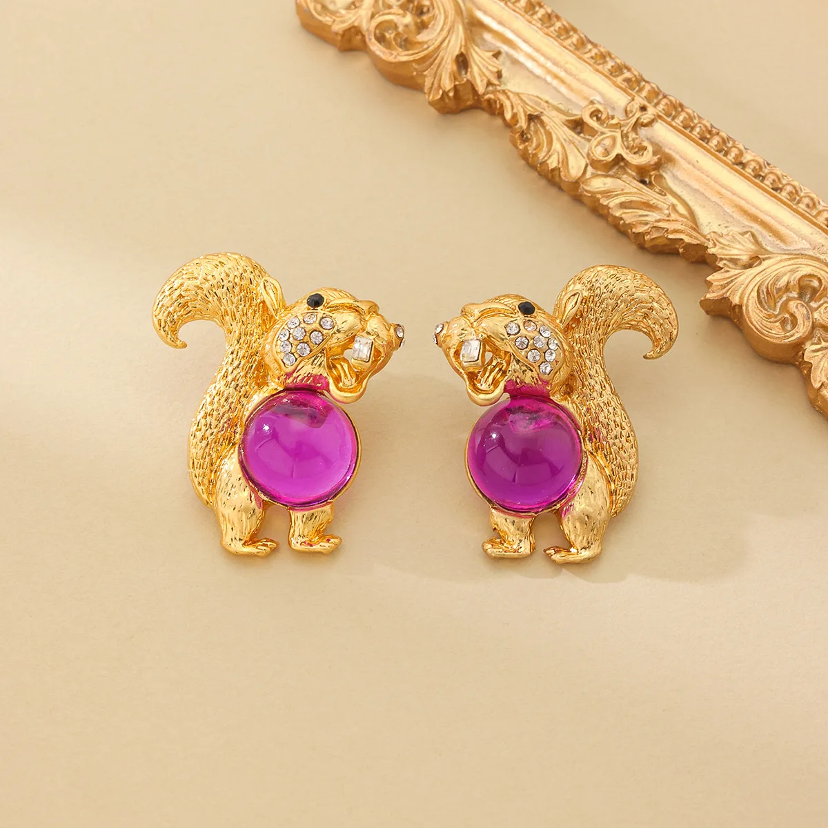 Little Squirrel Holding Fruit Inlaid Gemstone Personality Women's Vintage Small Animal Style Earrings