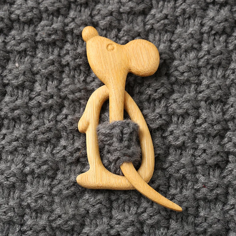 

Wooden Animal Brooch Pin Cute Handmade Wood Lapel Pin for Sweater Knitwear Cardigan Pullover Decoration Gift