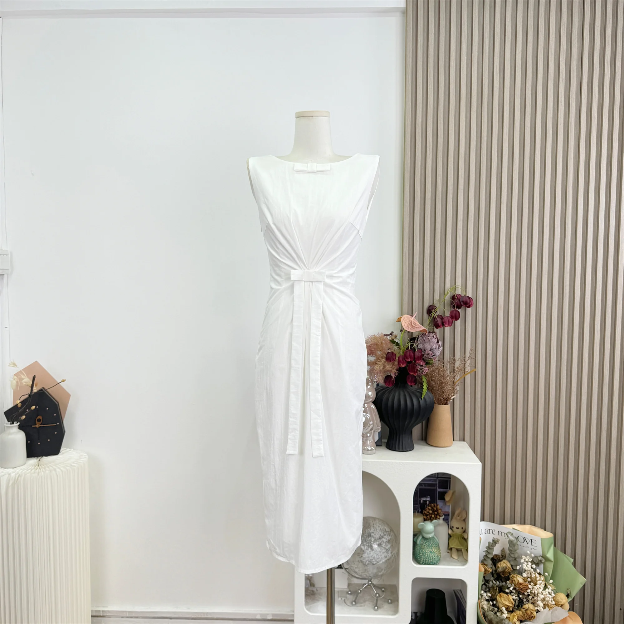 

Elegant White Knot Sleeveless Women's Dress Slimming High Waist Midi Skirt Summer New Style City Walk High Quality Dress J048