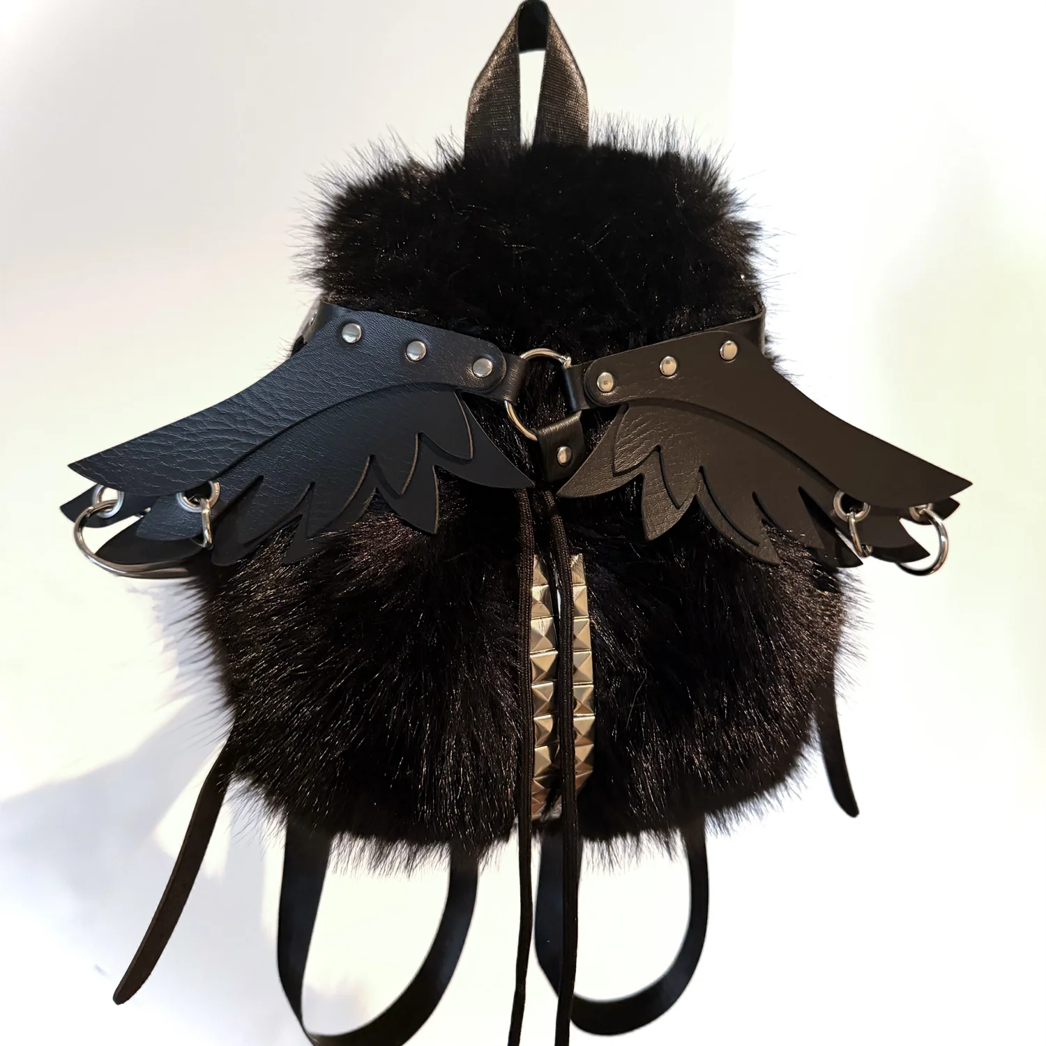 2026 New Gothic Y2K Faux Fur Backpack Removable Wing Decoration Retro Rivet Punk Dark Aesthetic Drawstring Shoulder Bag Unisex