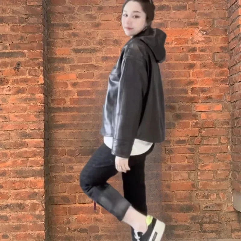 2025 Cappotto da donna in ecopelle con cappuccio Moda femminile coreana per il tempo libero Giacca in pelle PU Autunno Lady Capispalla in pelle a maniche lunghe