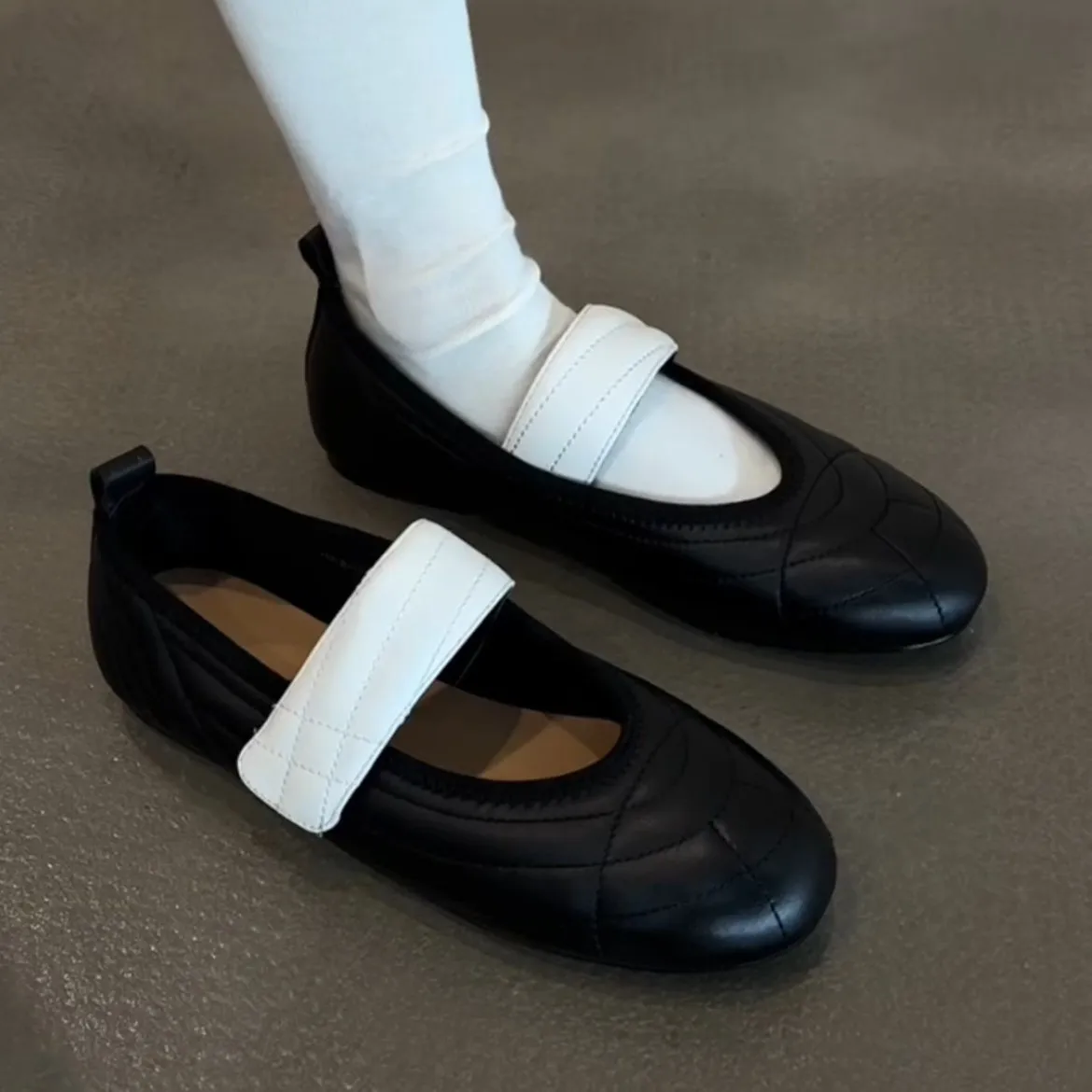 

2026 New Genuine Leather Mary Jane Shoes Women Round Toe Soft Sole Color Block Magic Strap Flat Casual Daily Walking Shoes