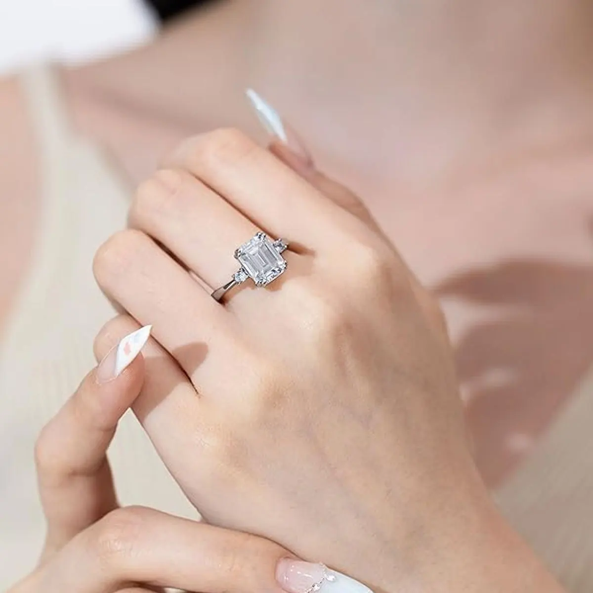 

A luxurious hip-hop-inspired 3-carat emerald-cut moissanite engagement ring, D-color VVS1, 18K gold-plated 925 silver, anniversa