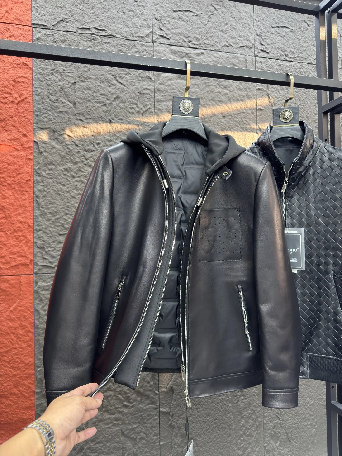 

Svip Men's Hooded down Jaet Removable Fur Collar eepskin Leather Warmth And Sle Casual Faion Stand Fit Zipper Closure