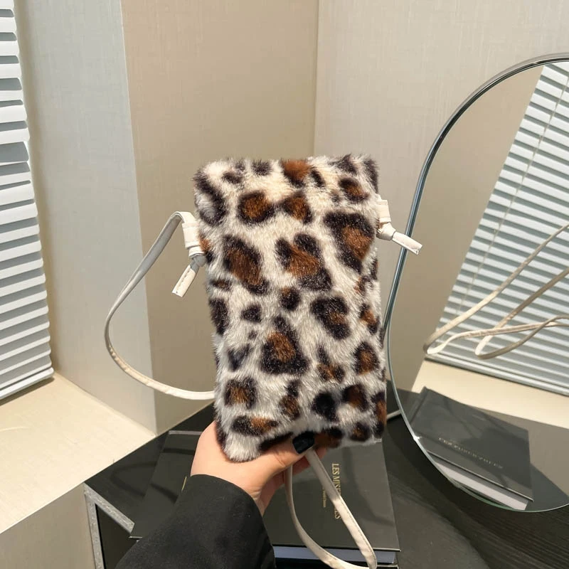 Mode Frauen Kuh Druck Mini Schulter Taschen Weibliche Winter Plüsch Unterarm Taschen Leopard Zebra Muster Flauschigen Tragetaschen Kleine Geldbörsen – Detail 5