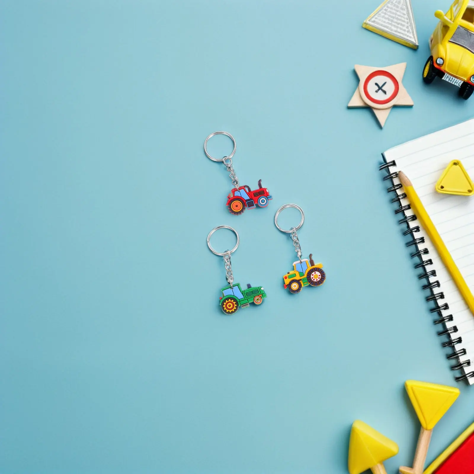 18Pcs Farm Vehicle Keychain Cartoon Tractor Keyrings Safe Rounded Edges Party Favors Fall Harvest Decorations Mini Construction