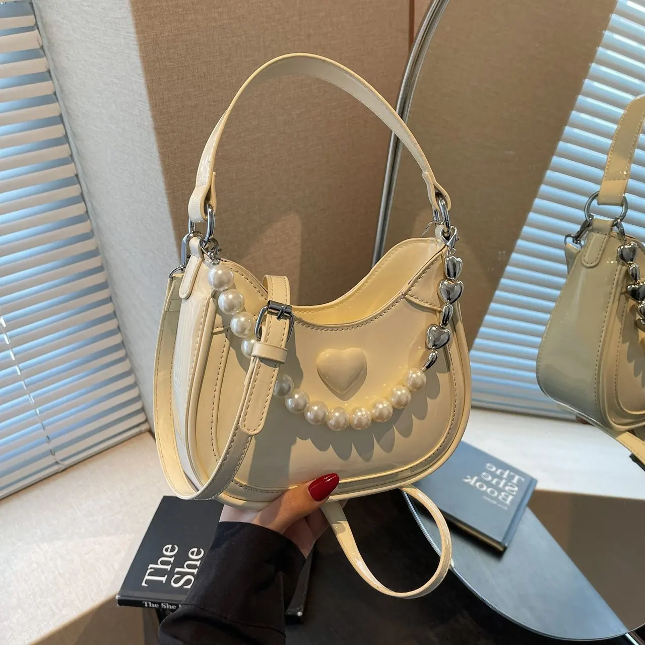 

Elegant Designer Clutch Bag With Paris Fashion Style And Large Capacity For Casual Leisure Women