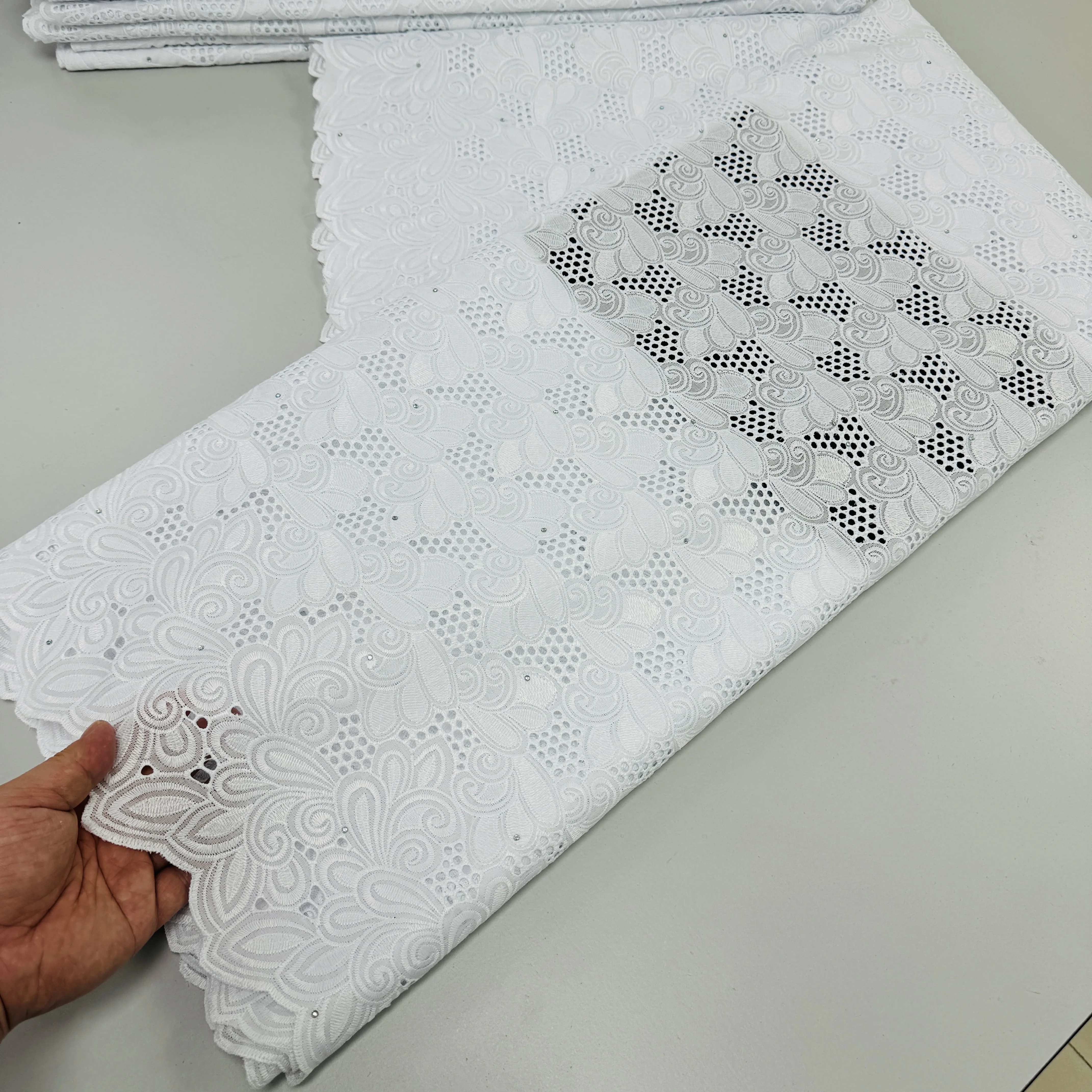 

Pure Dry Hollow Out Voile Lace 100% Cotton African Lace Fabric Men Wear Lace Nigerian Latest Pure White Swiss Voile Fabrics SEW