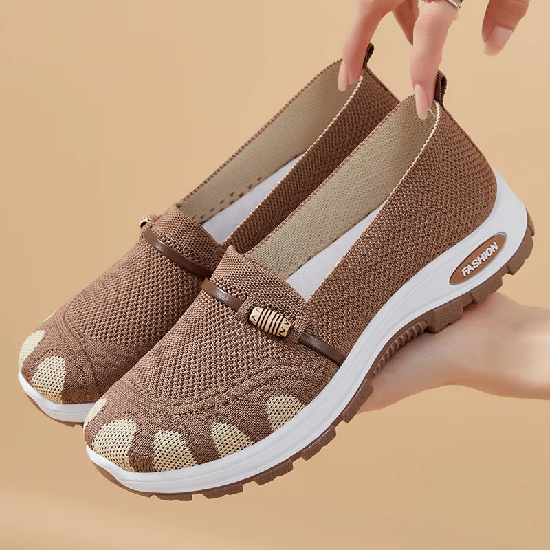 

2025 Summer New Women's Soft Soled Cloth Shoes Breathable and Anti Slip One Step Lazy Mom Shoes Casual Versatile Single Shoes