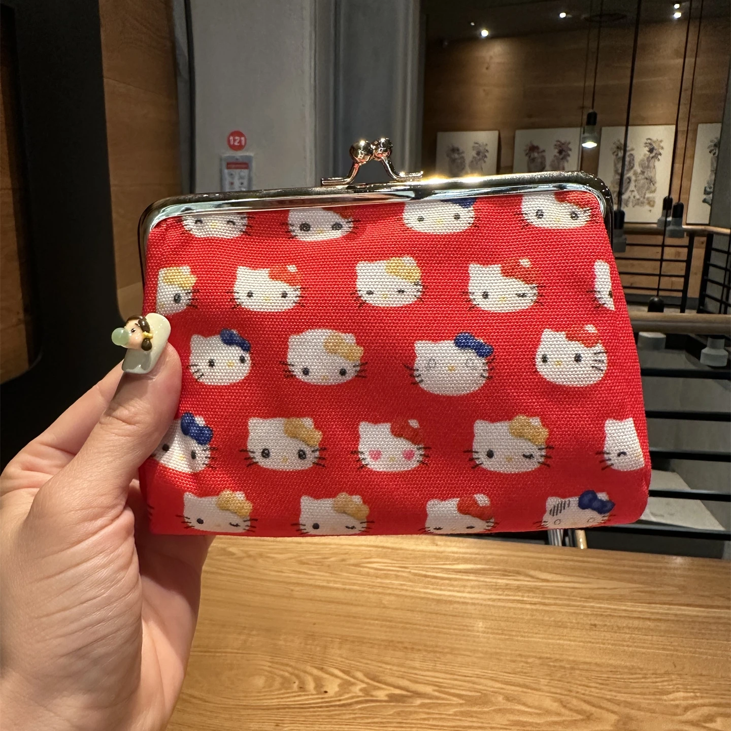 Hello Kitty urocza kreskówkowa kosmetyczka z nadrukiem mini wykwintna kosmetyczka na drobiazgi szminka słuchawki przenośne przechowywanie dla kobiet prezent urodzinowy