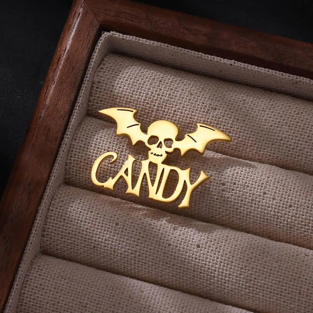 

Customized Name Skeleton Bat Brooch For Men Punk Gothic Personalized Name Stainless steel Brooch Halloween Jewelry Accessories