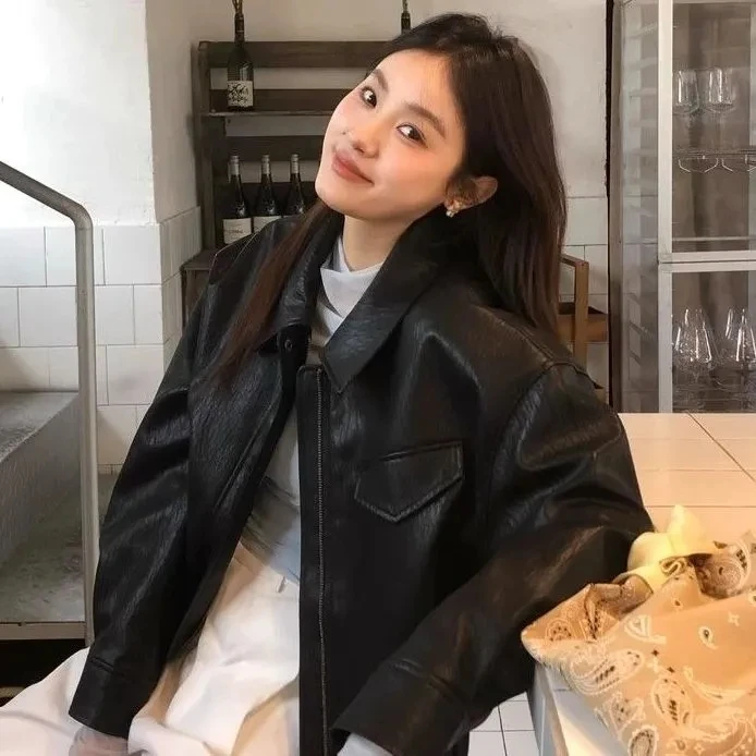 แจ็คเก็ตหนังสีดำฤดูใบไม้ผลิฤดูใบไม้ร่วงใหม่สูงอินเทรนด์บางอเนกประสงค์เกาหลีคอปกย้อนยุครถจักรยานยนต์หนังผู้หญิงแจ็คเก็ต