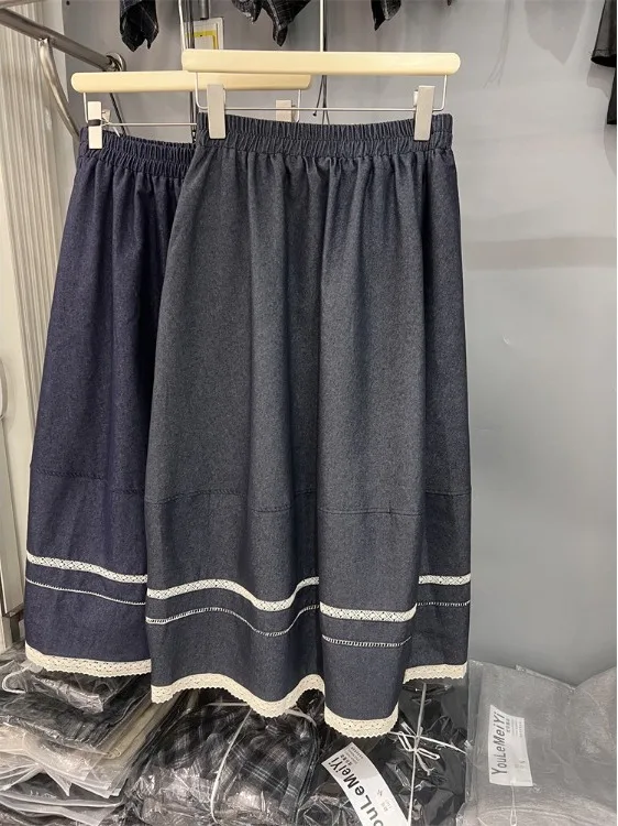 กระโปรงยีนส์ทรงเอไลน์แต่งขอบลูกไม้แฟชั่น คอลเลคชั่นฤดูใบไม้ร่วง เสื้อผ้าผู้หญิงไซส์ใหญ่ เอวยืดหยุ่น ใส่ได้หลากหลาย