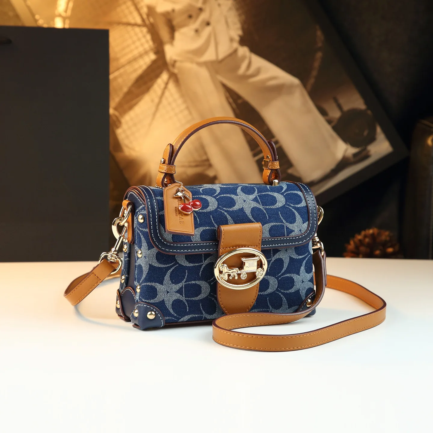 

Simple Chic Women Messenger Bag Luxury Leather Crossbody Large Capacity Designer Diaper Bag Elegant Commuter Solid Color