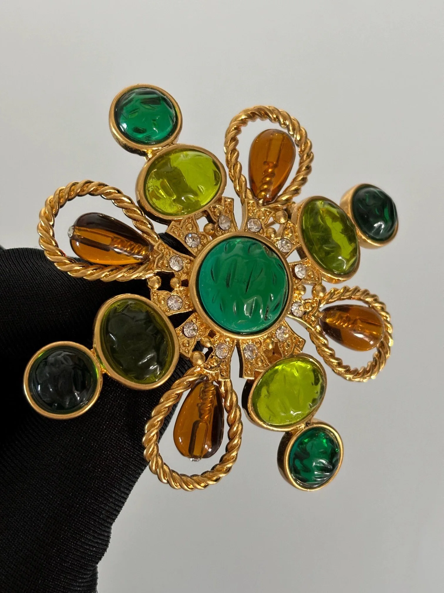 2024 New Renaissance Texture Fried Dough Twists Brass Colorful Glass brooch coat accessories