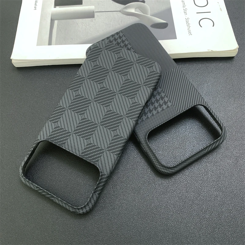 Funda mate delgada de fibra de carbono a prueba de golpes para iPhone 17 Pro Max 16 15 14 13 cubierta de parachoques de Color de contraste con patrón a cuadros de lujo