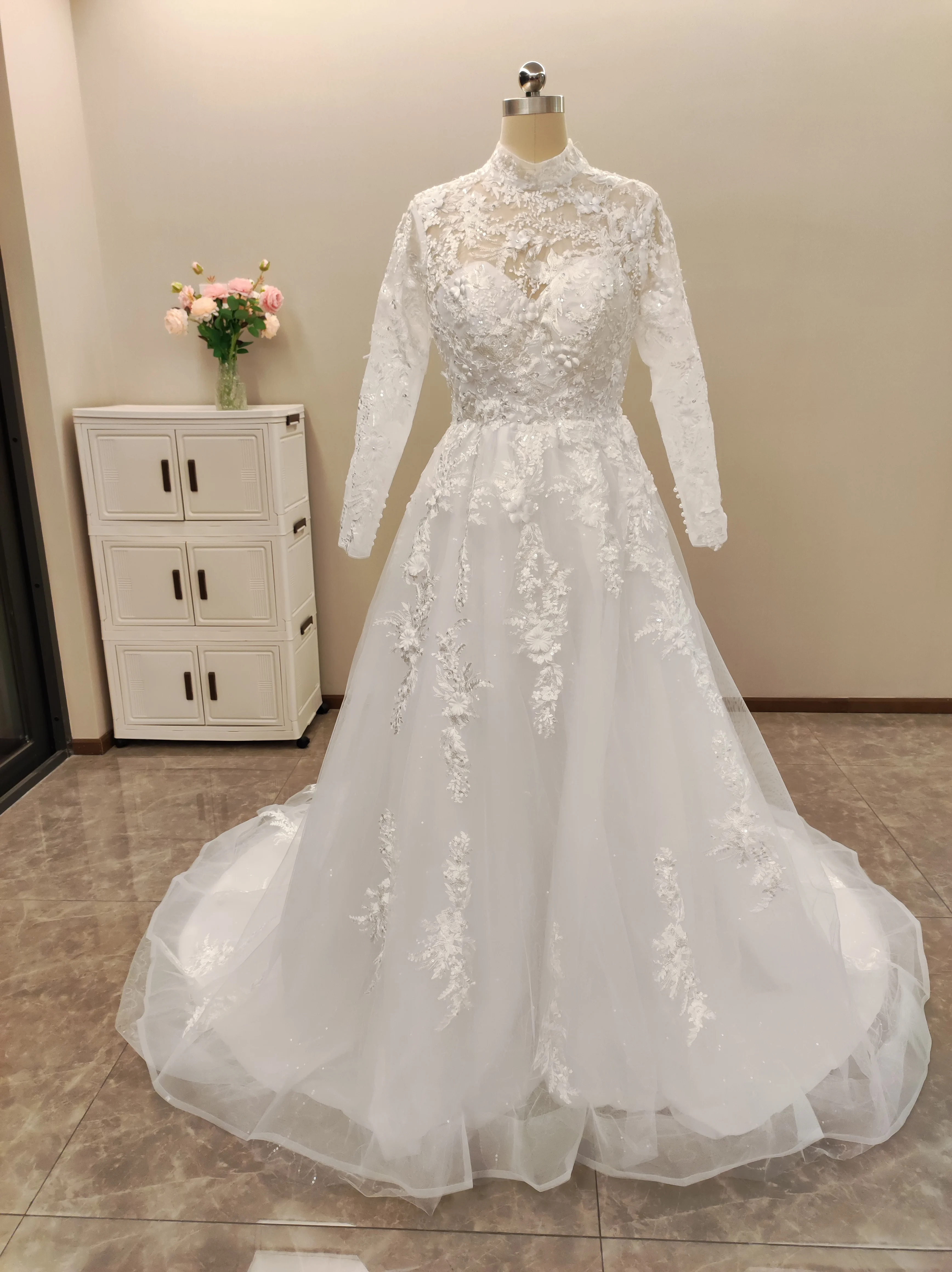 Vestido De novia De encaje De manga larga, corte en A, cuello alto, botones, musulmán, apliques De tul, personalizado, 2025