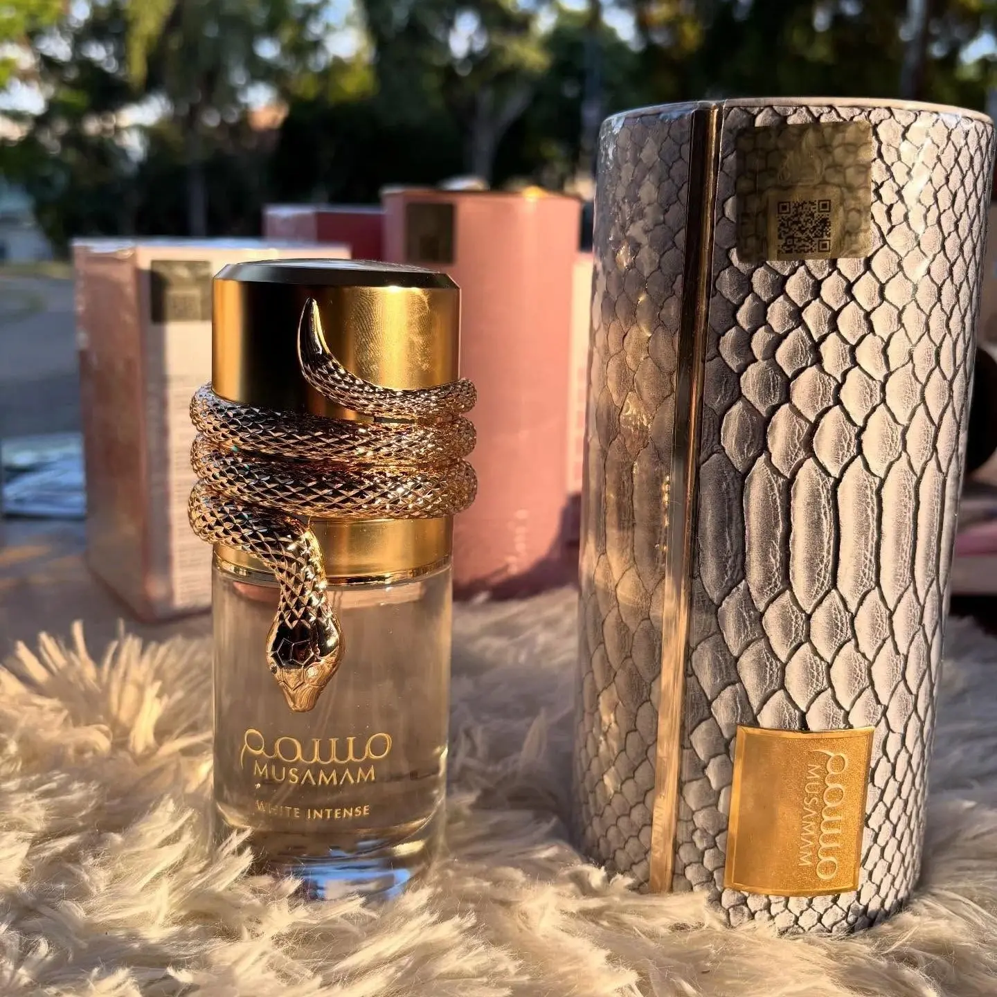 

Парфюмерная вода Musamam White Intense унисекс - восточный древесный аккорд с цитрусовыми нотами, шафраном, амброй и мускусом, стойкий и насыщенный аромат