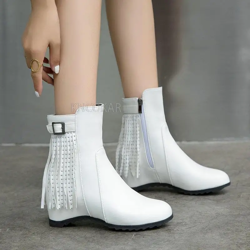 

Осенне-зимняя женская обувь в корейском стиле с простой пряжкой на ремне, модные короткие сапоги на высоком каблуке, сапоги большого размера