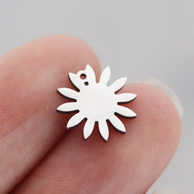 

3pcs Delicate Daisy Charms Sunflake diy Accessories Stainless Steel Pendant Craft Fashion Earrings Bracelets Jewelry Making Bulk