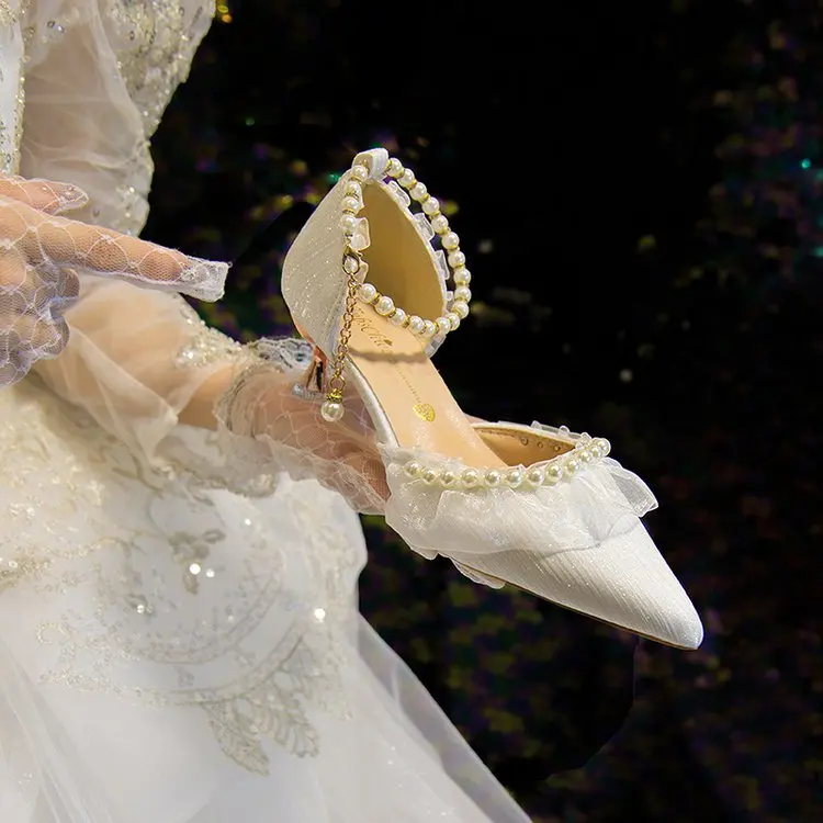 Weiße Hochzeitsschuhe für Damen 2026 Sommer Luxus Seide Perlen Knöchelriemen High Heels Pumps Spitze Damenschuhe mit Absatz – Detail 25
