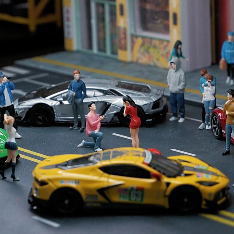Kicarmod 1/64 Scale Model Figurine Photo Proposal Scene Figure  in Scale Diecast Model Car