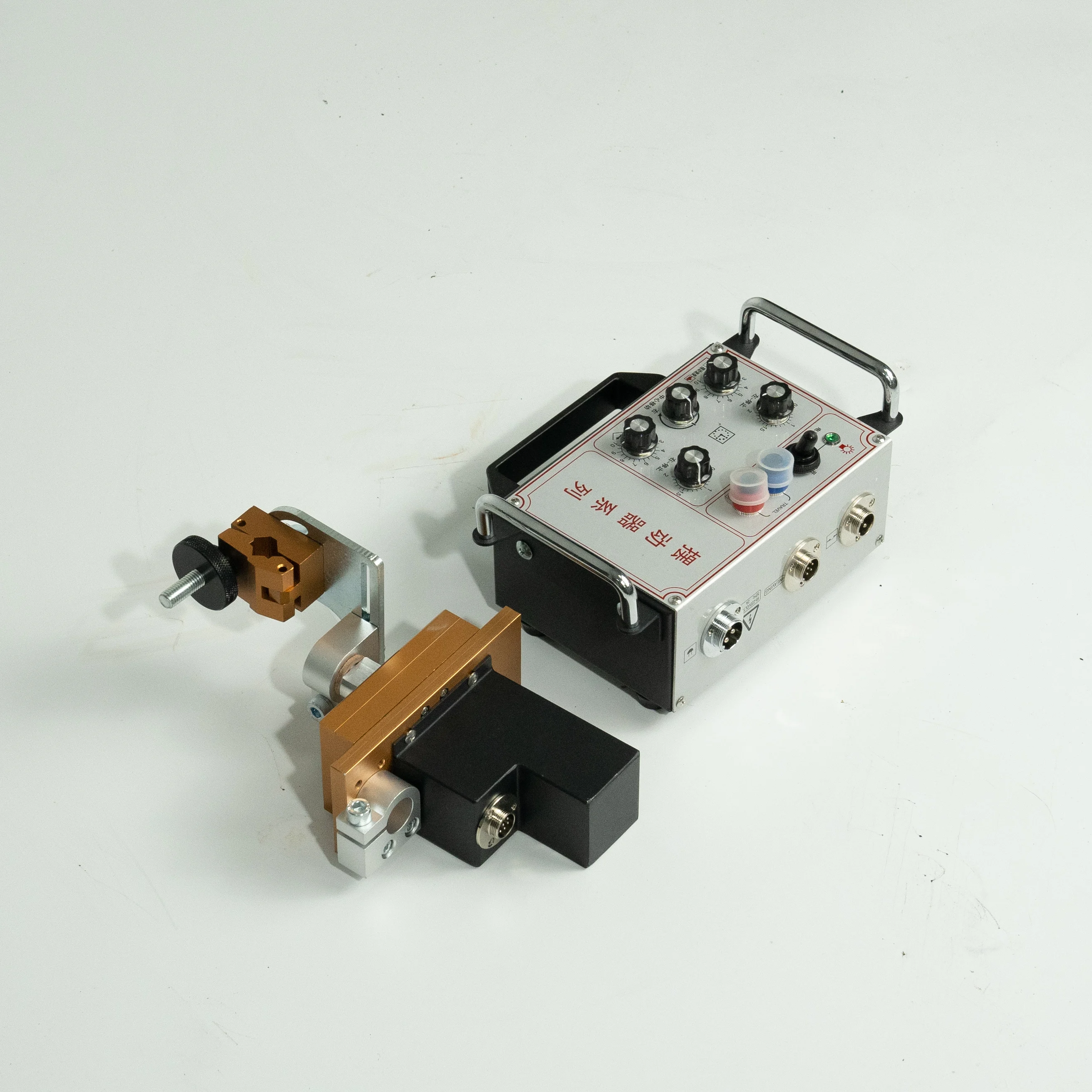 

Рекомендационный в промышленности 6-осевой высокоэффективный автоматический сварочный робот Новая инновация AC220V