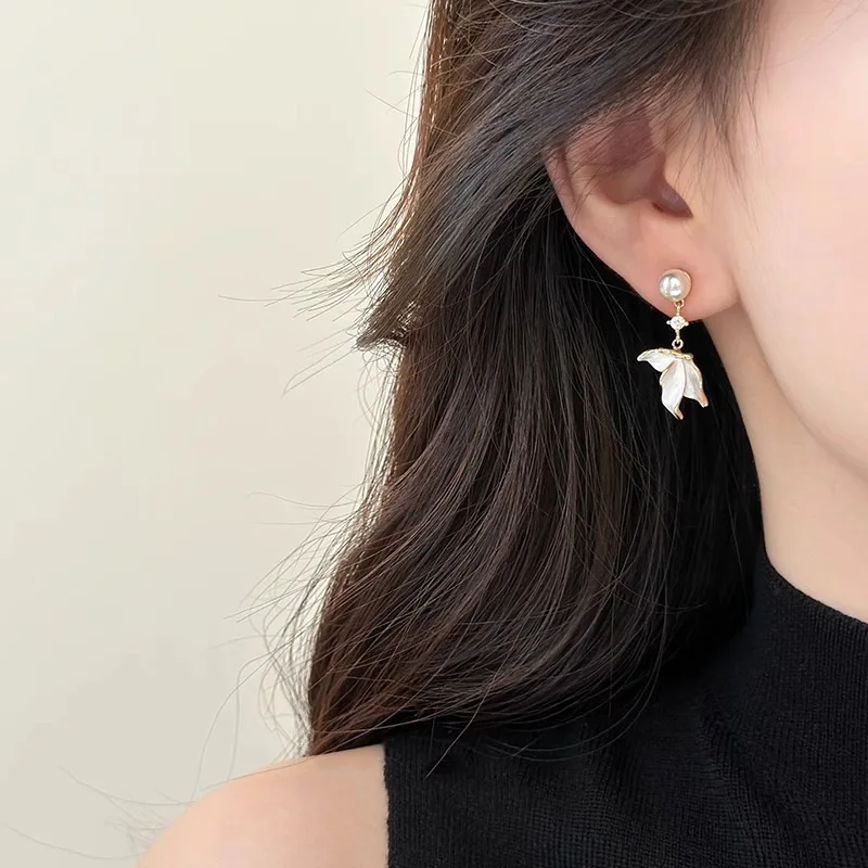 Luxury Shiny Rhinestone Pearl Fish‑Tail Stud Earrings for Women, Retro Vintage Elegant Drop Earrings Versatile Jewellery