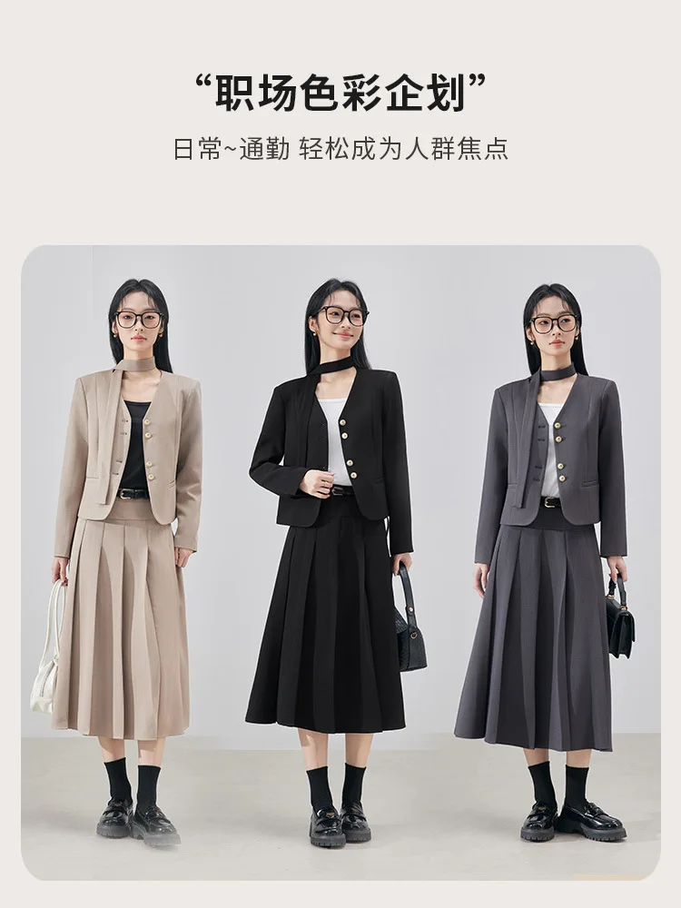 

Женский костюм в студенческом стиле для весны и осени: плиссированная юбка в стиле JK, рабочая одежда, элегантный короткий пиджак для невысоких женщин.