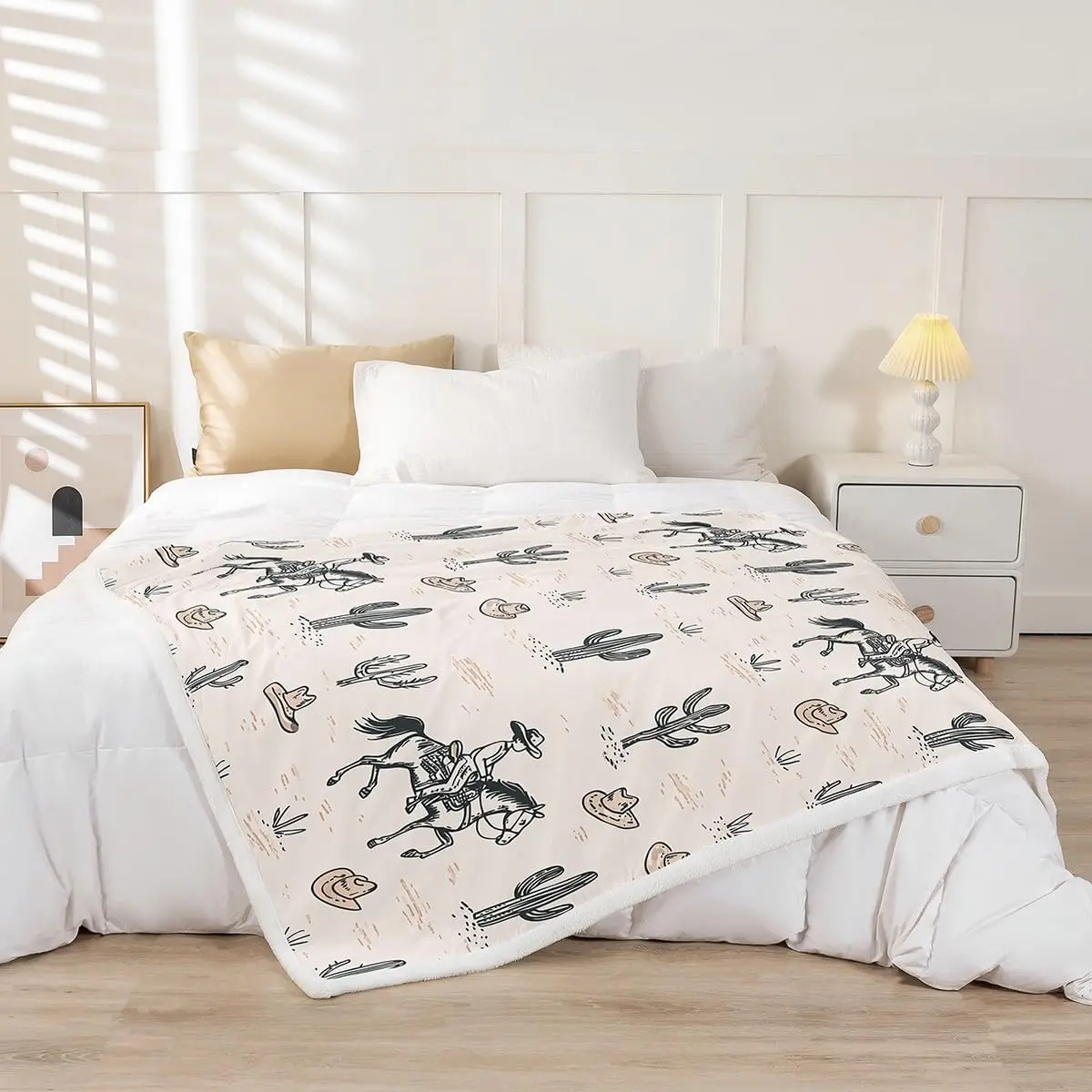 Beige Base Cowboy Horse Cactus Cow Hat Seamless Print Flannel Throw Blanket, Soft Warm Sofa Cover,Western Gift For Bedroom Daily