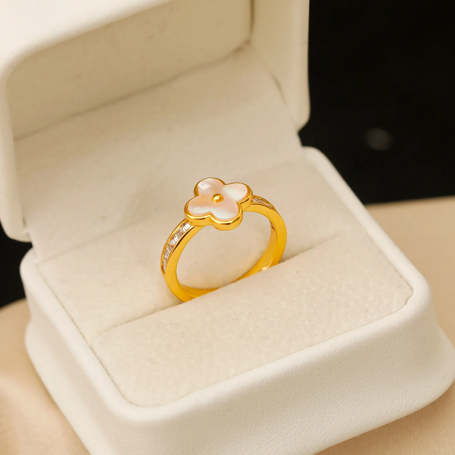 2024 New Personality Vintage Trendy Mother Shell Flowers Simple Geometric 16kCold Ring For Women Girls Party Jewelry Hotsale