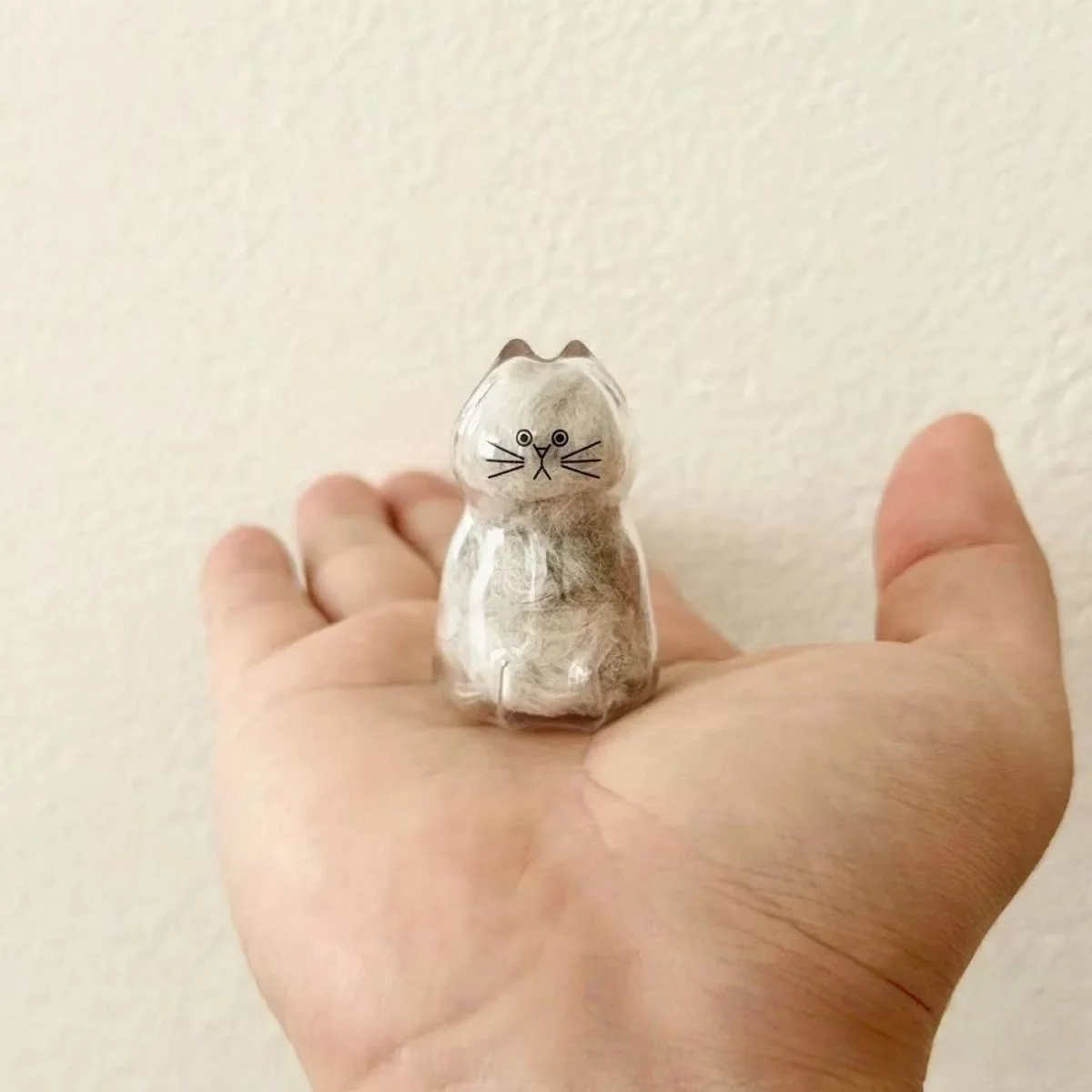 كبسولة شعر الحيوانات الأليفة عالية الجودة صندوق تخزين شعر القط لطيف المفاتيح تذكارية مخطط حقيبة قطة ديكور معلق لتزيين حقيبة الظهر