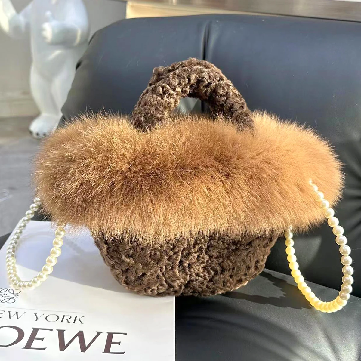 

2023 New High Grade Lamb Hair And Fox Hair Bag Autumn And Winter Skewed Wool Cabbage Basket Bag Big Cloud Bag