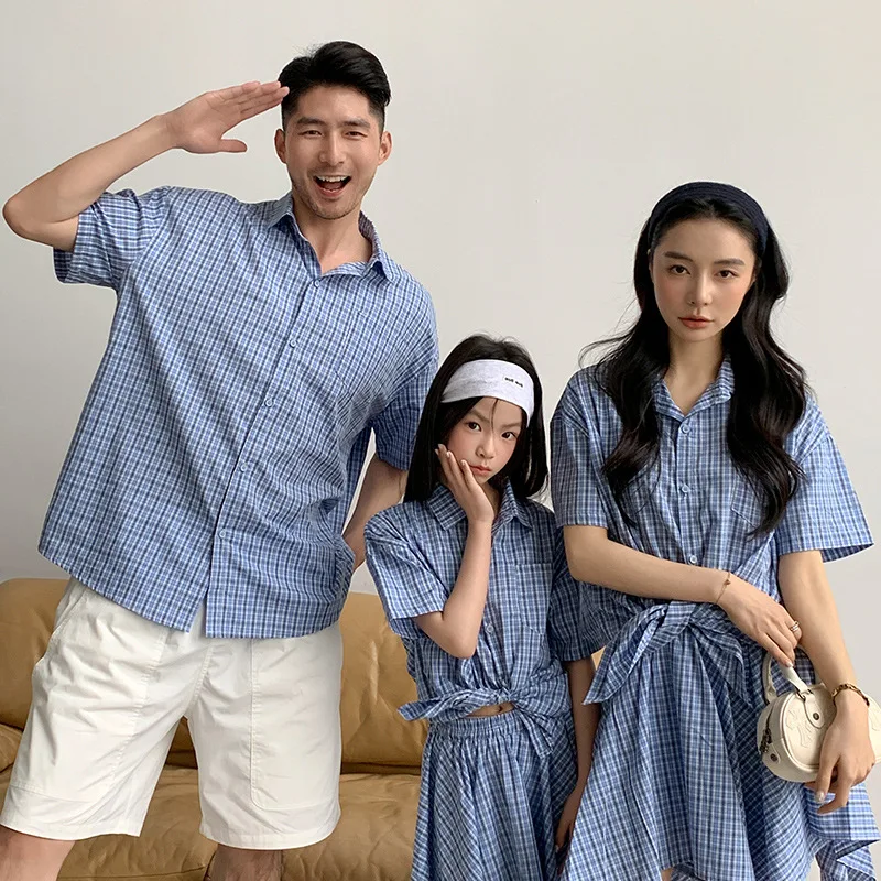 2026 Summer Family Matching Outfits Blue Gingham Plaid Short Sleeve Shirt Set For Mom Dad Kids Casual Daily Wear