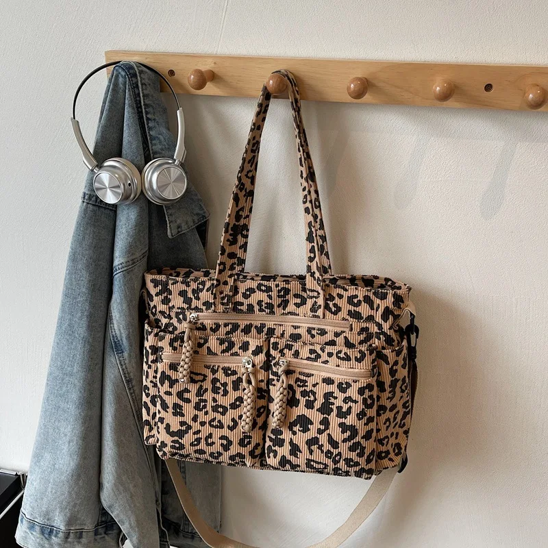 

New Women Crossbody Bag Large Capacity Leopard Print Corduroy Retro Shoulder Bag for Commute Texture and Versatile Storage Bags