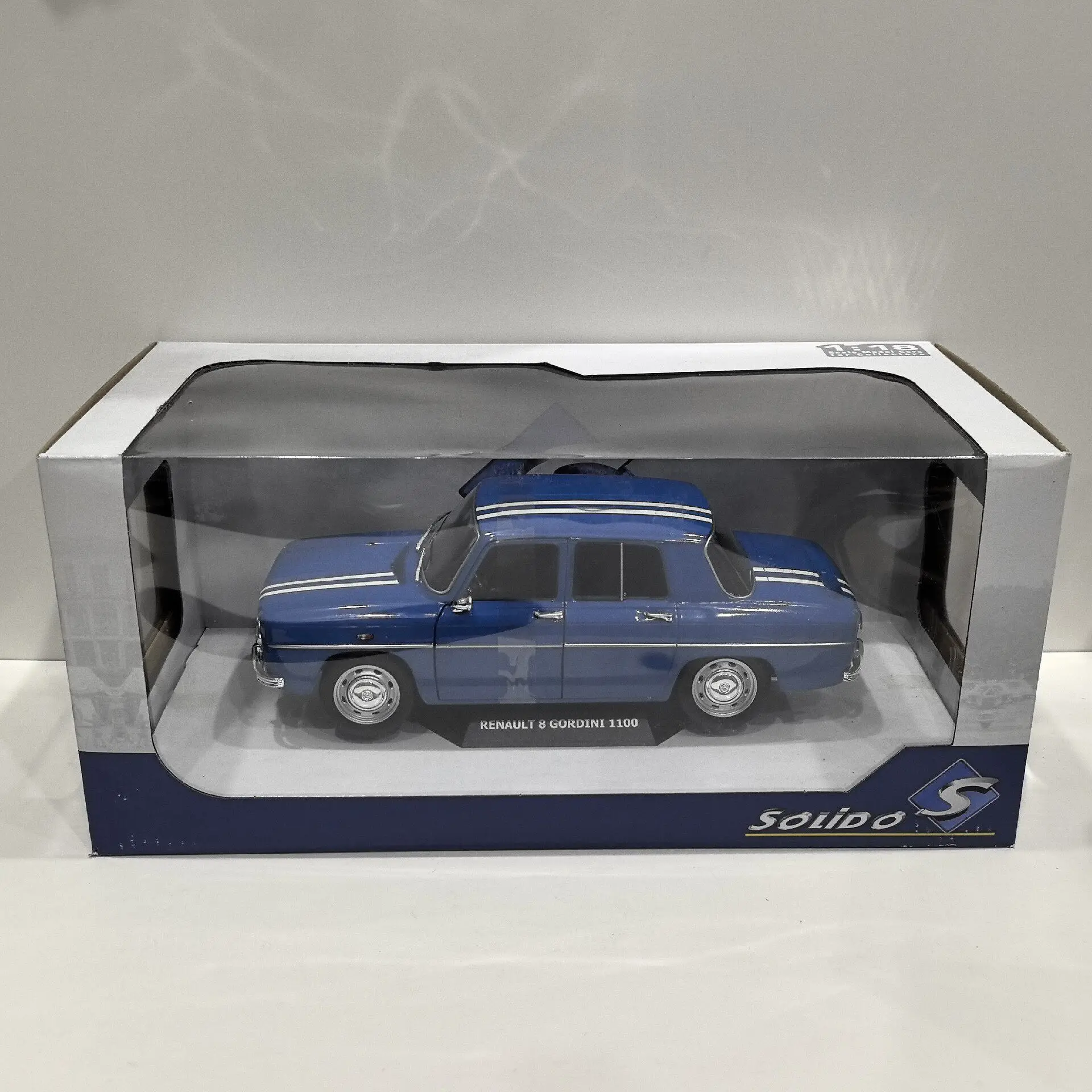 

Модель автомобиля RENAULT 8 GORDINI 1100 1967 S8 из литого металла, масштаб 1/18, SOLIDO