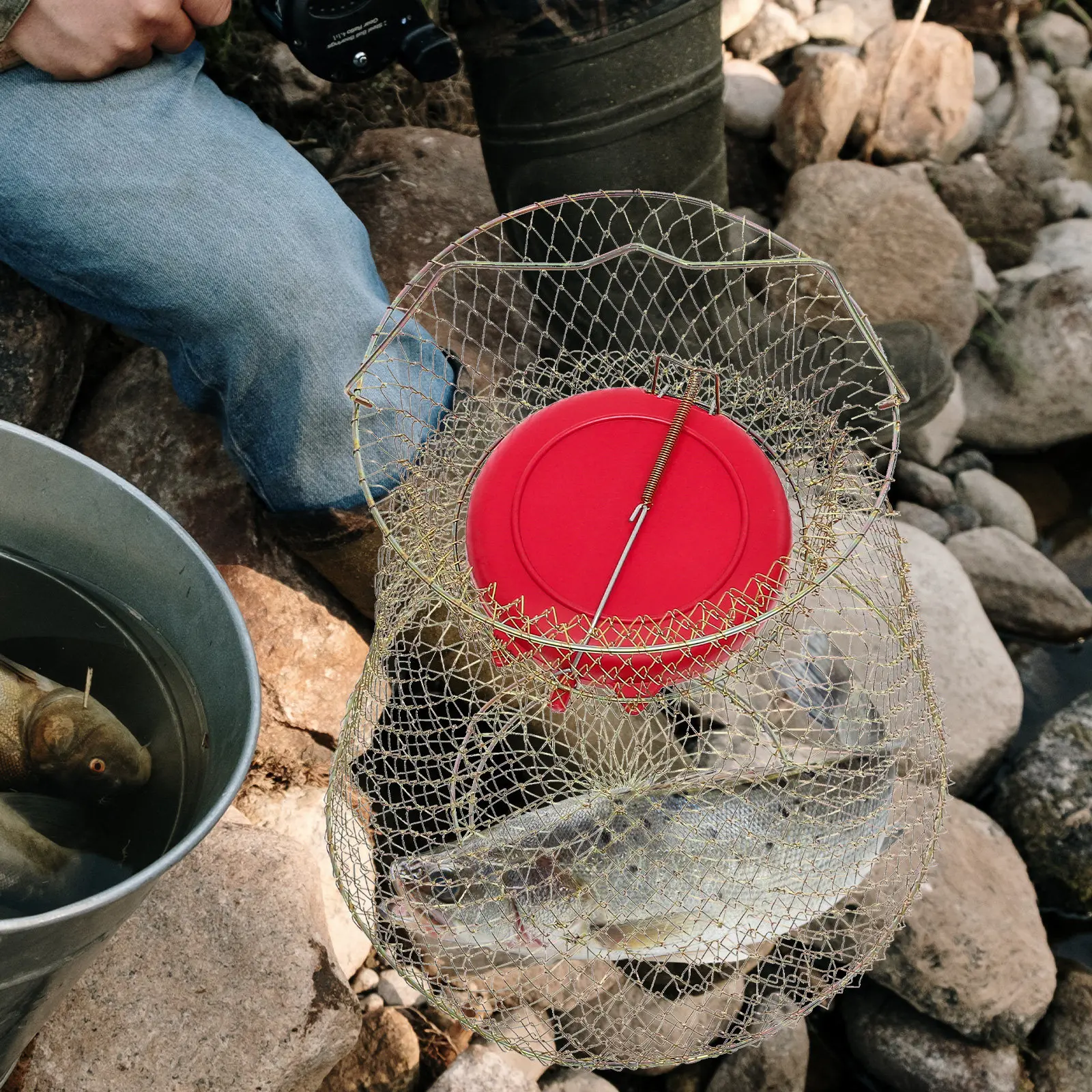 

Heavy-Duty Floating Fish Basket with Iron Mesh Design Fishing Guard Cage for Keeping Fish Alive Lightweight Portable Fishing