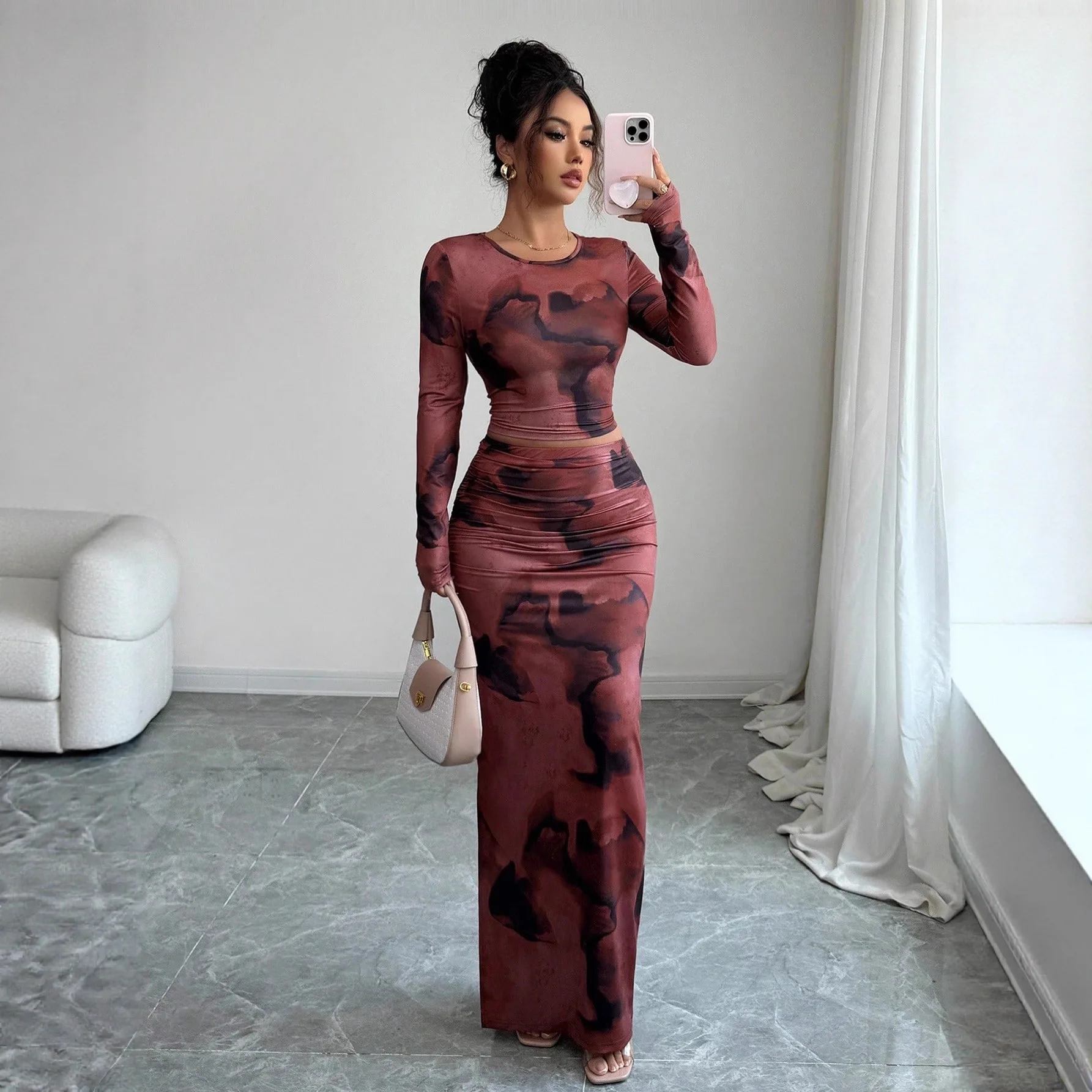 ชุดเซ็ตสองชิ้น เสื้อยืดแขนยาวและกระโปรงยาวเข้ารูป  คอลเลคชั่นใหม่ ฤดูใบไม้ผลิ 2026 เสื้อผ้าผู้หญิง