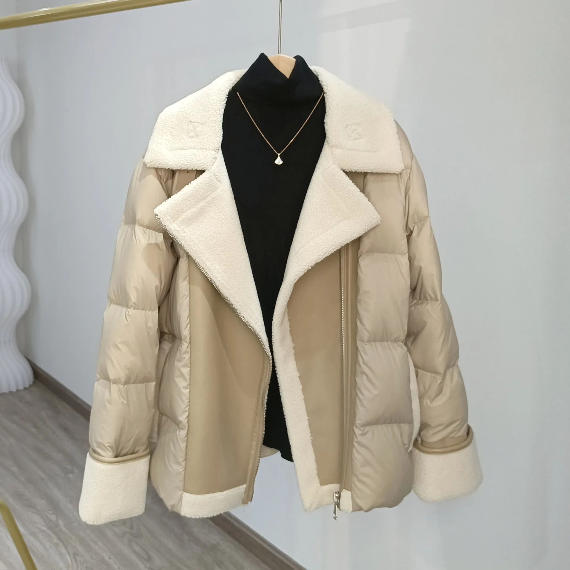 

2023 Lamb Hair Spliced Short Suit Collar White Duck Down Down Coat Women's Thickened Parka Winter Jacket