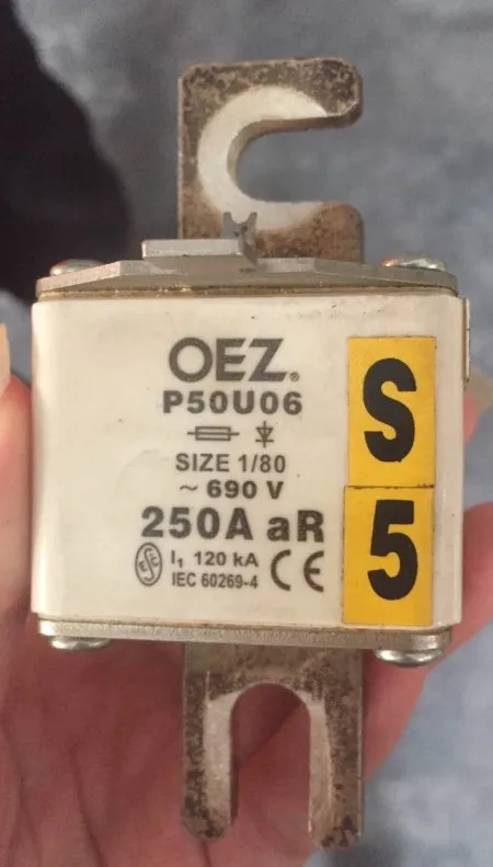 Fuses: OEZ P50U06 690V 250A 1/80 aR / P50U06 690V 350A 400A 450A 500A 550A 630A / P50U10 1000V 630A 1/110 aR