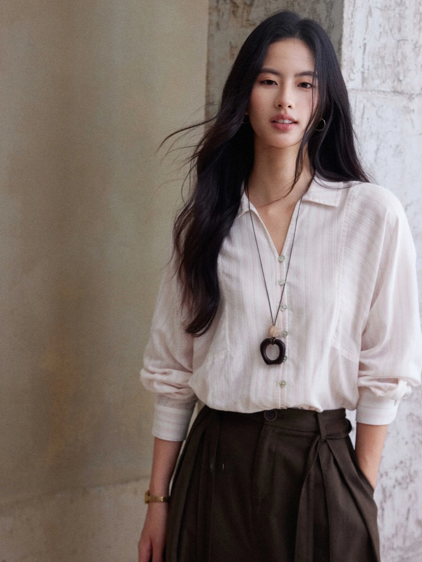 

Initial Soft Pastel White Striped Loose Simple Commute Women's irt Lightweight Long Sve Sun Protection Casual Blouse