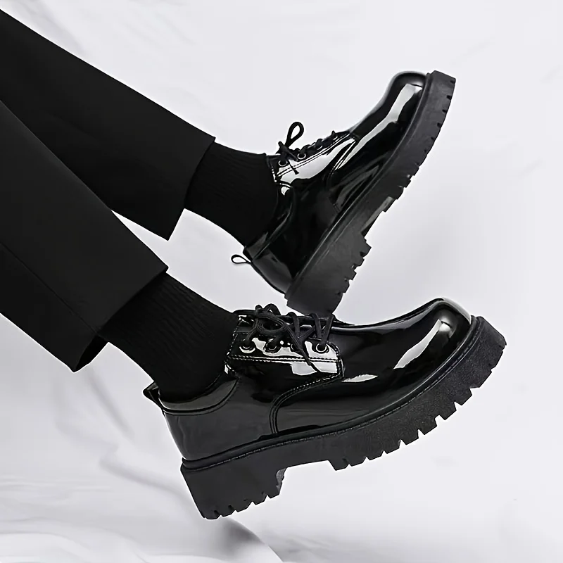 

Новые мужские легкие деловые туфли 2026 года, повседневные уличные мужские туфли ярко-черного цвета для официальных мероприятий