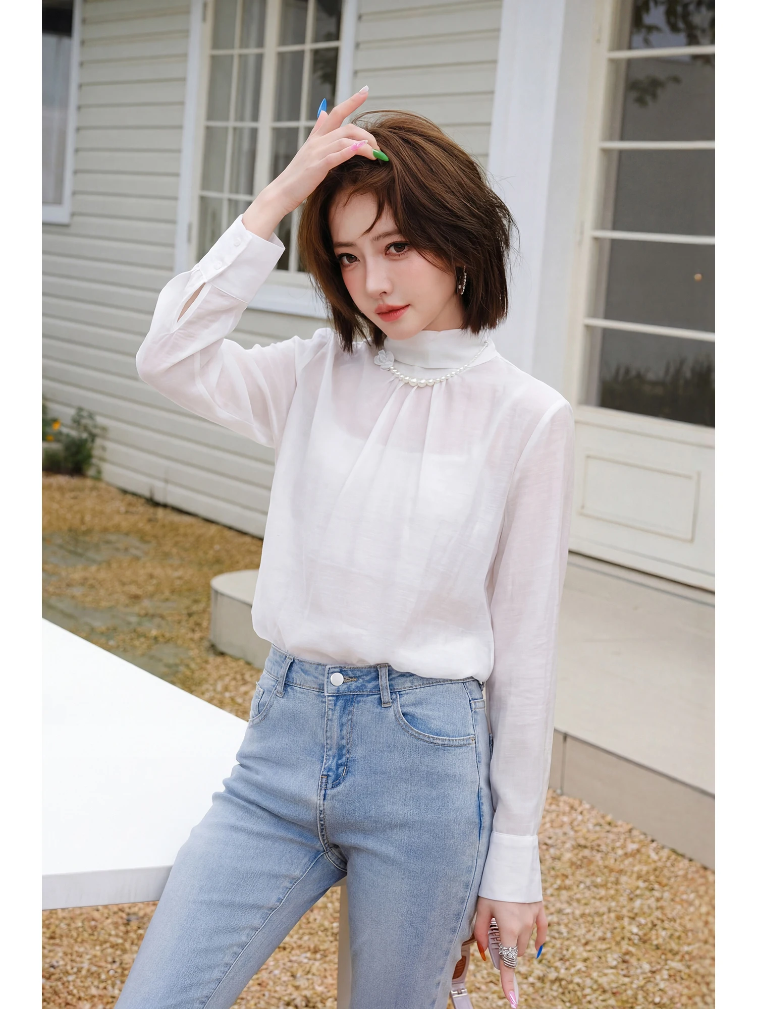

MIUCO Rich Girl Style White Shirt Stand Collar Back Bow Tie Long Sleeve Non Detachable Pearl Chain Top Women's Fashion