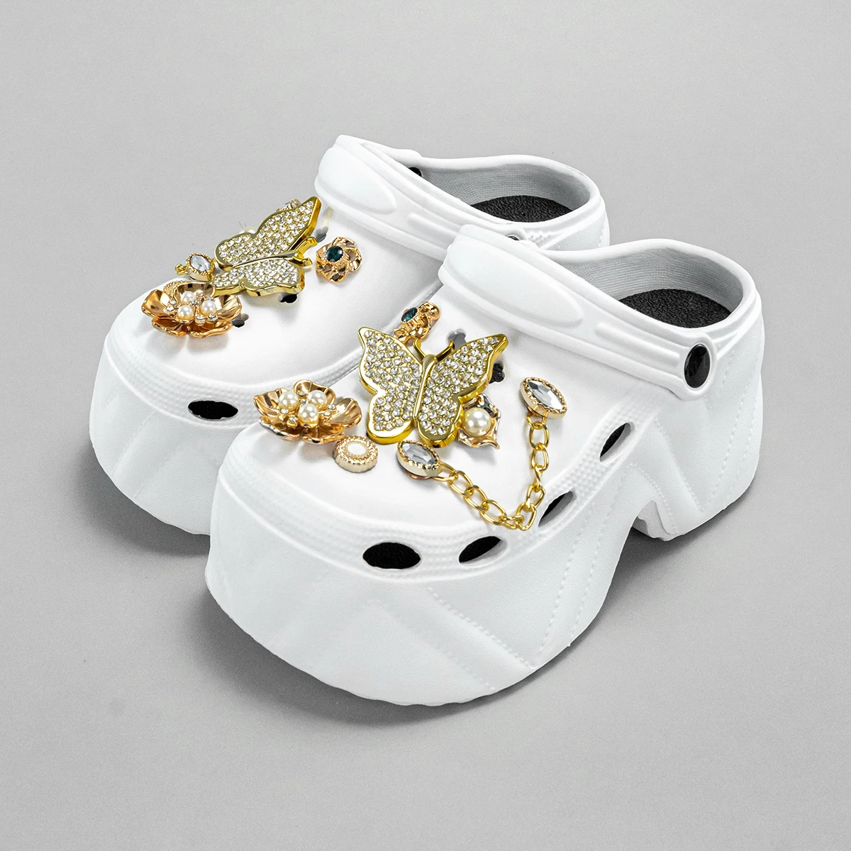 

Новые летние модные универсальные сабо из ЭВА с рисунком золотой бабочки для женщин, повседневные уличные тапочки на толстой подошве, нескользящие сандалии с закрытым носком, увеличивающие рост 8809