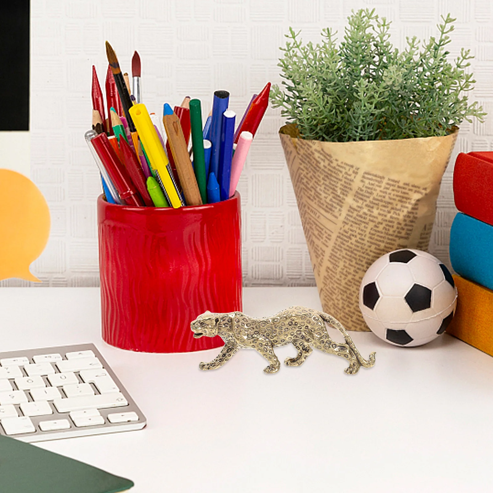 Statua Decorativa da Scrivania a Forma di Leopardo in Ottone Dorato, Accessorio Elegante in Stile Vintage per Ufficio e Casa