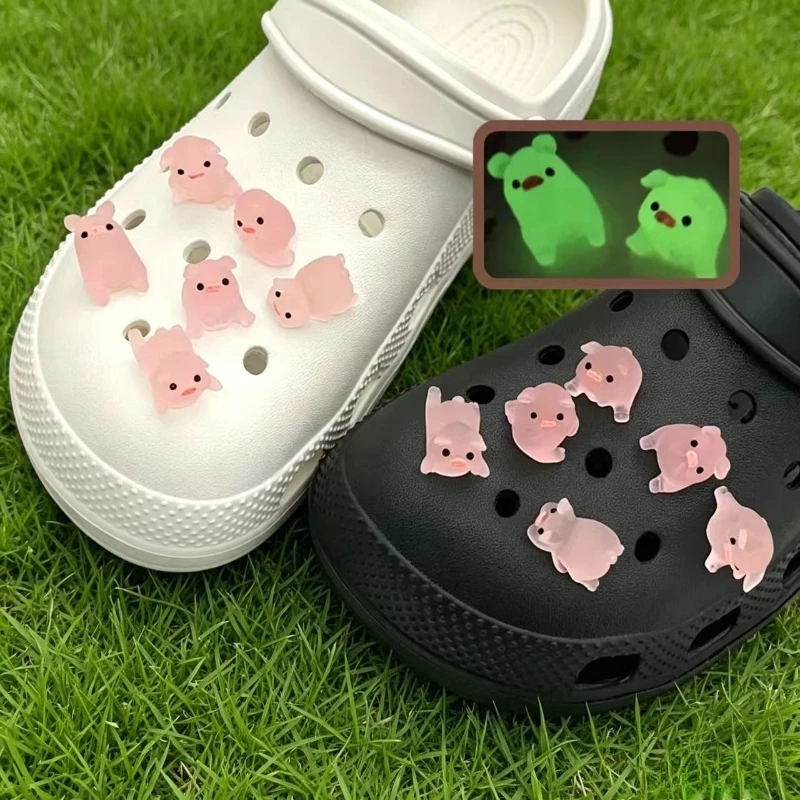 New Sweet Cute Girly Charms Designer Pink luminous pig Shoe Jewelry All-match Flower Shoe Charms for Hole Shoes Hot Sale