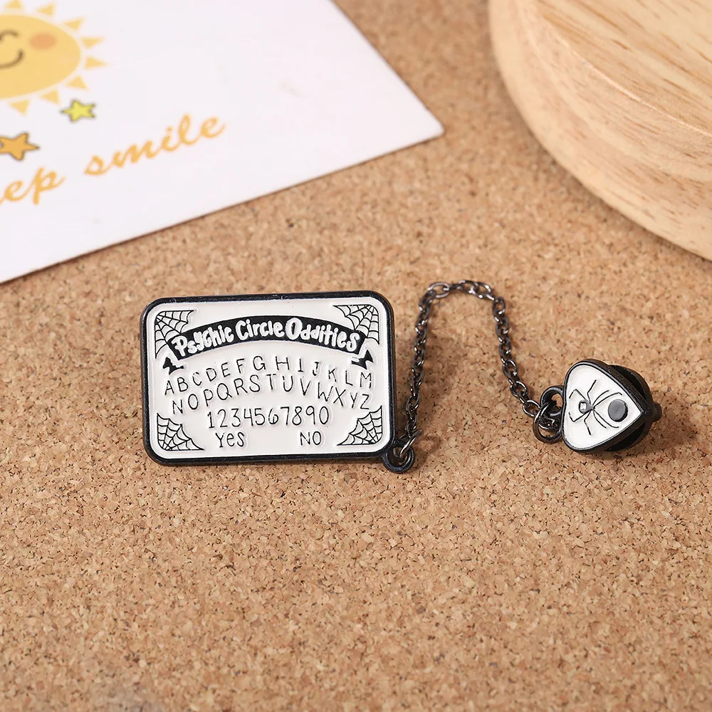 

Halloween Goth Brooches - Spiderweb & Tarot Metal Pins with Detachable Chains, Vintage Cosplay Accessories