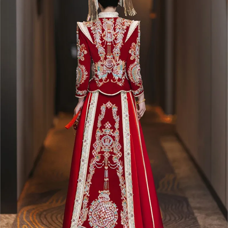 New Chinese-style wedding dress bride's heavy and form-fitting